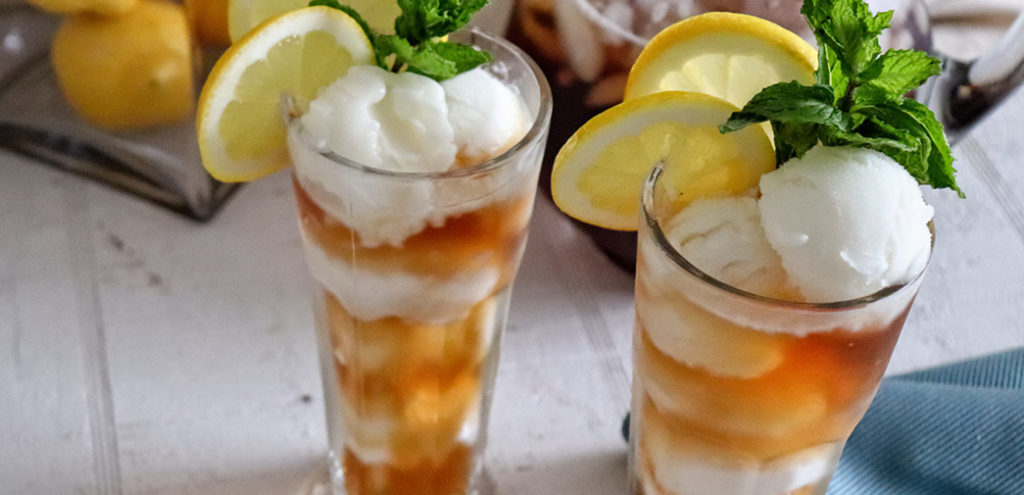 Two iced-tea lemonade floats