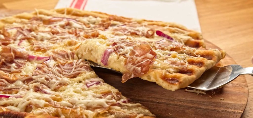 Cheesy BBQ Prosciutto Pizza